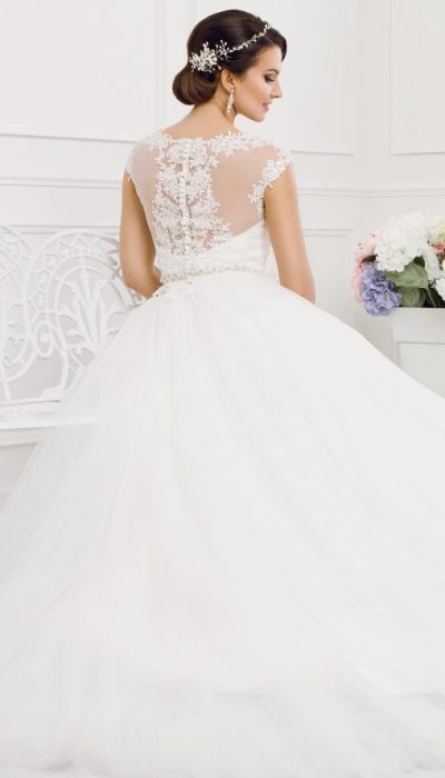 Zauberkutsche-Brautmode-online-hochzeit-Kleid-Hochzeitskleid-Tiffany-Meckenbeuren-Medium